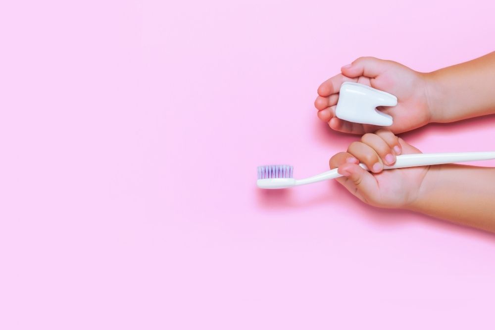 Comment se brosser les dents efficacement sans perdre son temps ?